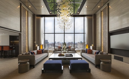 羽绒被、客房内保险箱、办公桌、笔记本电脑工作区