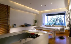 Couples treatment rooms, hot tub, steam room, body treatments - Regent Taipei (Taipei)