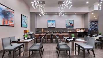 2 restaurants; breakfast, lunch, and dinner served