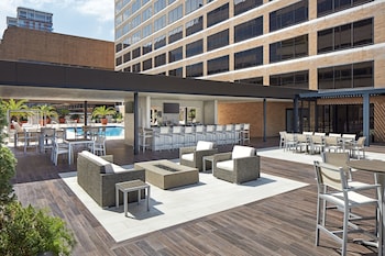 Poolside bar at Hilton Houston Plaza/Medical Center