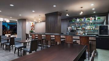 2 Bars/Lounges, Bar auf der Dachterrasse