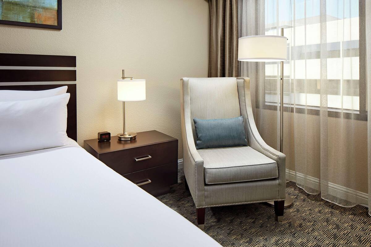 Premium bedding, in-room safe, desk, laptop workspace