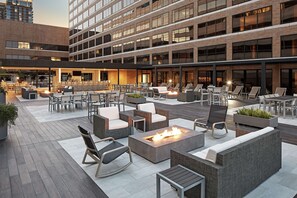A rooftop patio with outdoor seating, fire pits, and a view of the cityscape. - Hilton Houston Plaza/Medical Center (Houston)