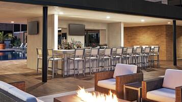 2 Bars/Lounges, Bar auf der Dachterrasse