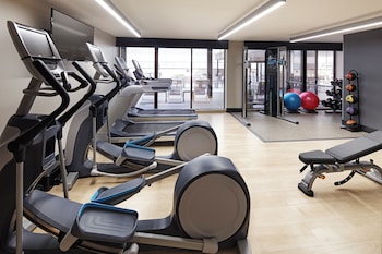Fitness center at Hilton Houston Plaza/Medical Center