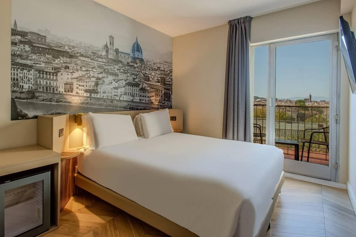 In-room safe, desk, blackout drapes, free cribs/infant beds