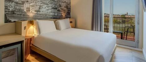 Zimmersafe, Schreibtisch, Verdunkelungsvorhänge, kostenloses WLAN