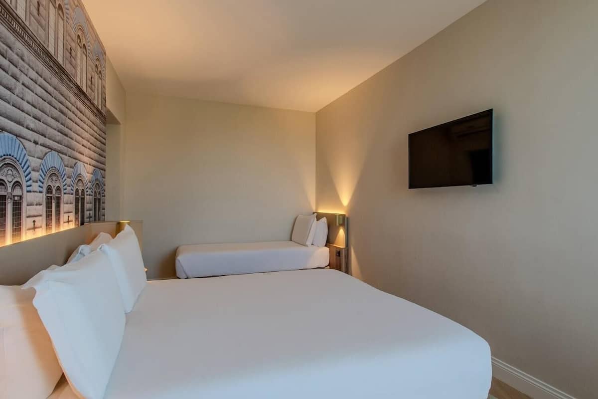 In-room safe, desk, blackout drapes, free cribs/infant beds