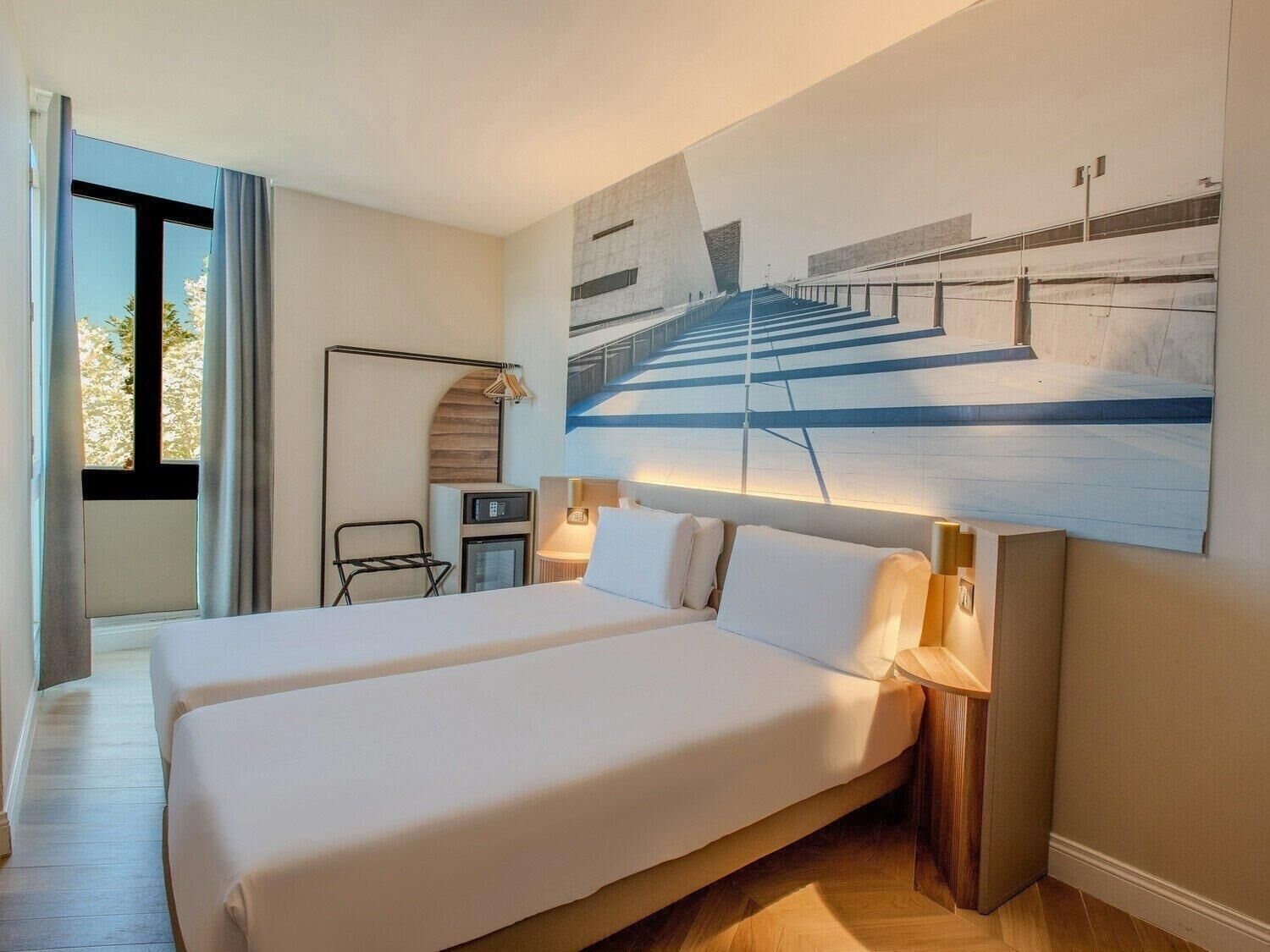 Twin Room, Non Smoking | In-room safe, desk, blackout curtains, free WiFi