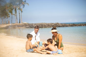 Private beach, white sand, beach cabanas, sun loungers at Fairmont Orchid