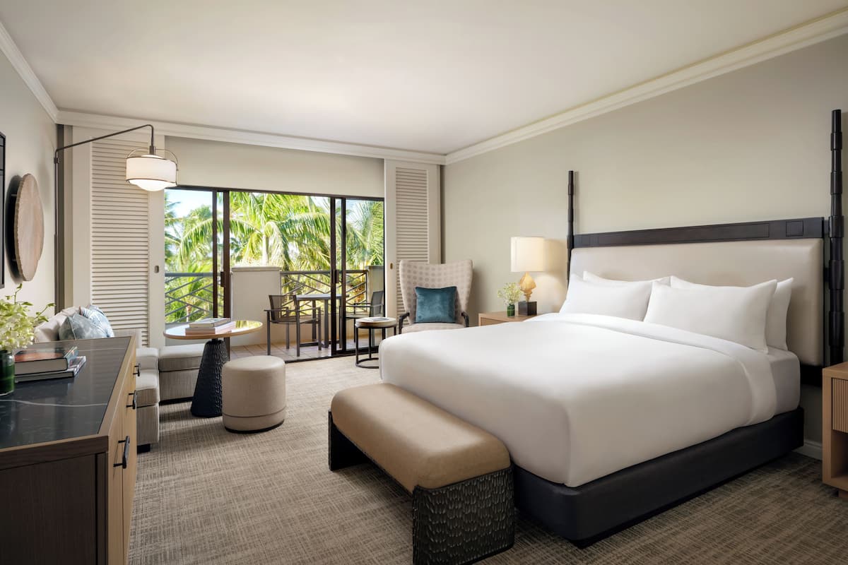 Room, 1 King Bed, Garden View (Accessible Tub) | 1 bedroom, hypo-allergenic bedding, in-room safe, desk