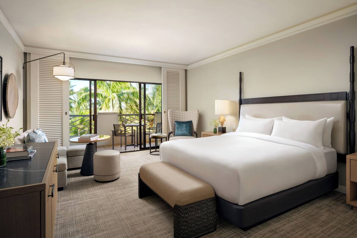 Room, 1 King Bed, Garden View (Accessible Shower) | 1 bedroom, hypo-allergenic bedding, in-room safe, desk