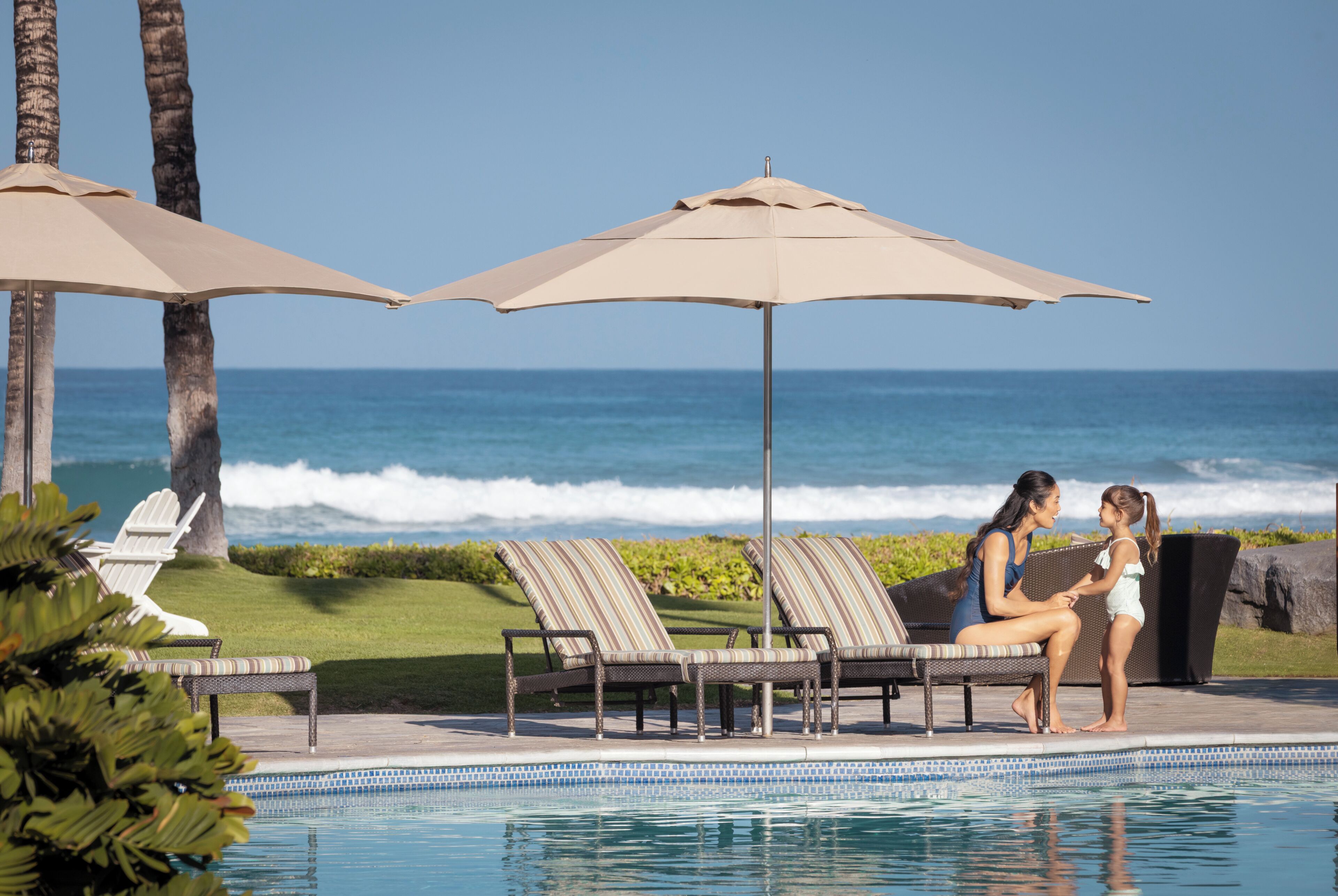 حمّام سباحة خارجي، كبائن (بتكلفة إضافية)، مظلات على حمّام السباحة