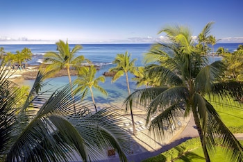 Oceanfront Queen/Queen (Newly Renovated) | Exterior at Fairmont Orchid