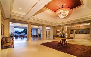 Hotel entrance and lobby at Fairmont Orchid