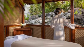 Een sauna, een stoombad, lichaamsbehandelingen, hotstone-massages