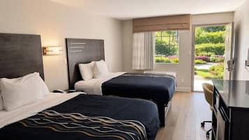 Kamar Standar, 2 Tempat Tidur Queen | Setrika/meja setrika, Wi-Fi gratis, jam alarm, dan seprai linen