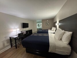 标准房, 2 张大床 | 熨斗/熨板、免费 WiFi、床单、闹钟