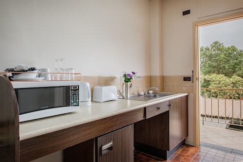 Fridge, microwave, coffee/tea maker, electric kettle
