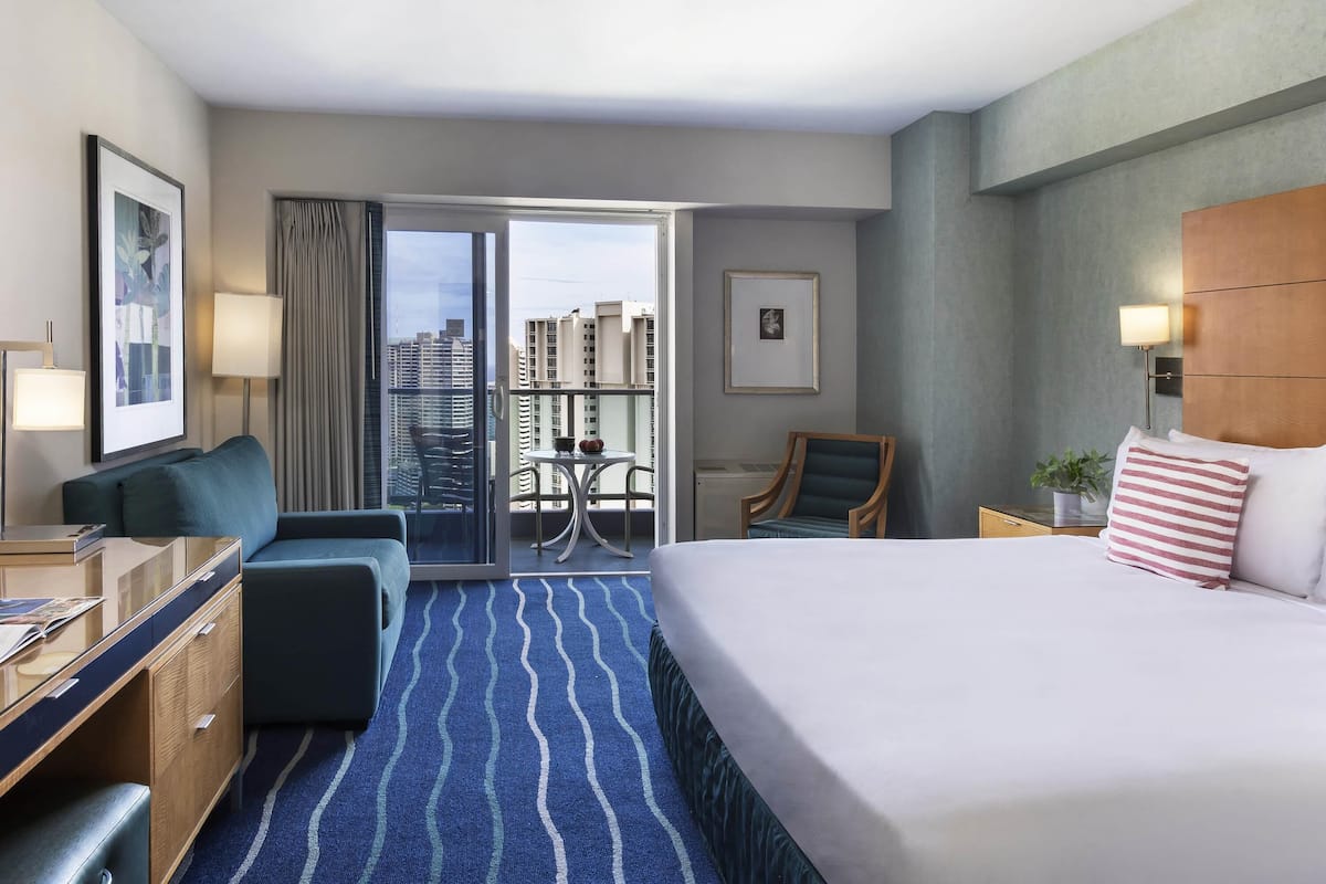 Premium bedding, in-room safe, desk, blackout curtains