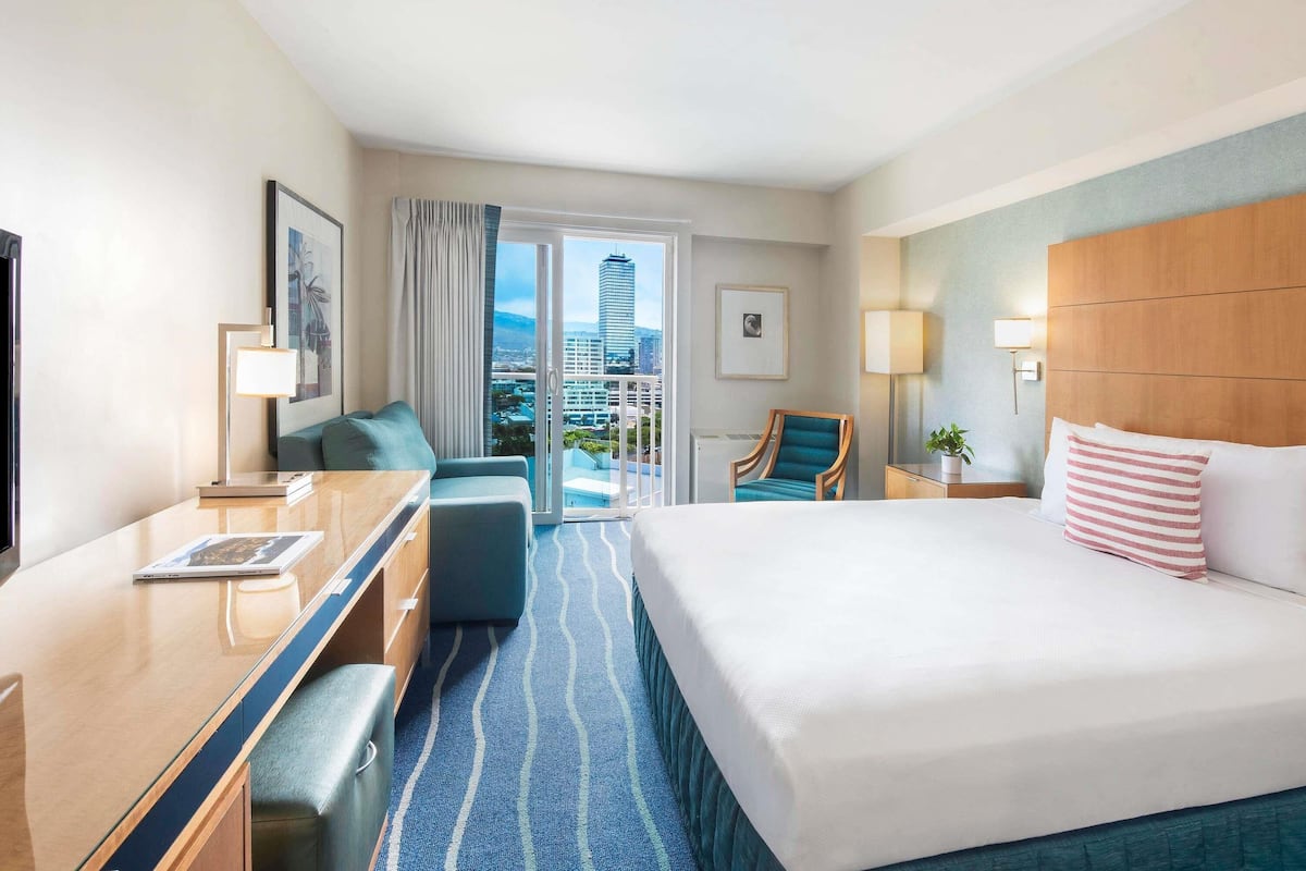 Premium bedding, in-room safe, desk, blackout curtains