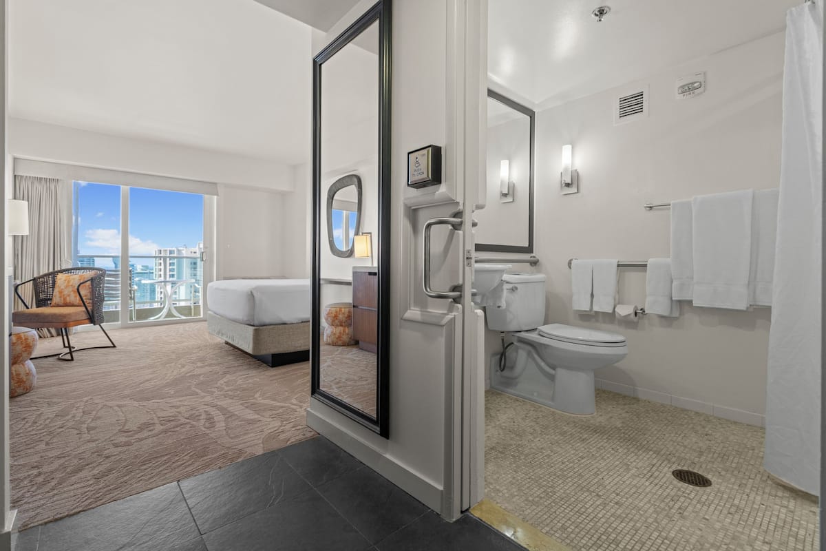 Premium bedding, in-room safe, desk, blackout drapes