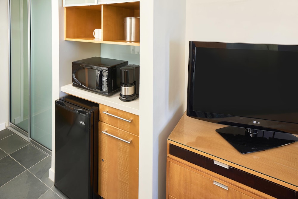 Ala Moana Honolulu by Mantra by null