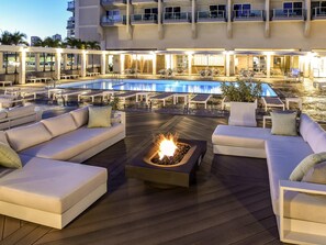 Outdoor pool, pool loungers