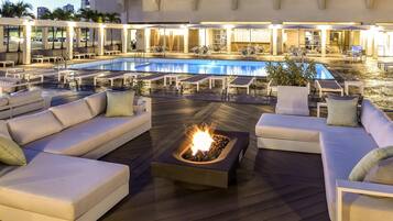 Outdoor pool, pool loungers