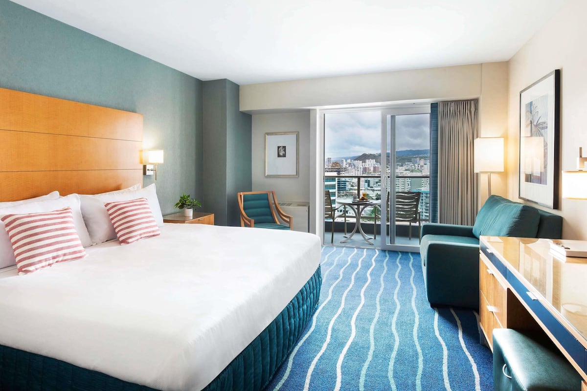 Premium bedding, in-room safe, desk, blackout curtains