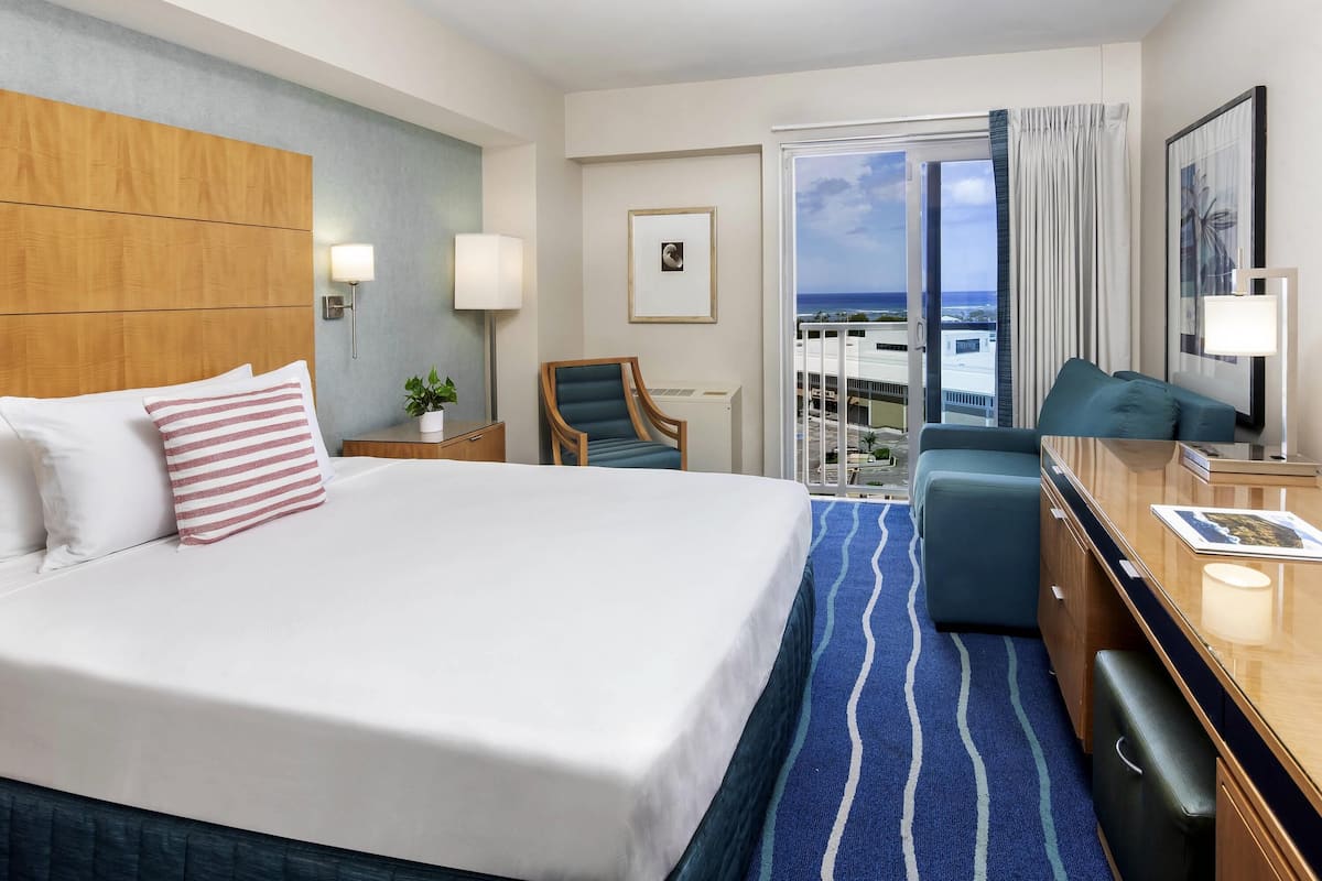 Kona Tower Partial Ocean View Room | Premium bedding, in-room safe, desk, blackout drapes