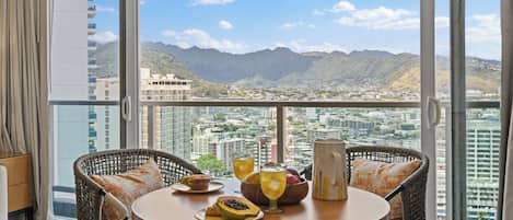 Suite, 1 chambre, vue ville | Vue de la chambre