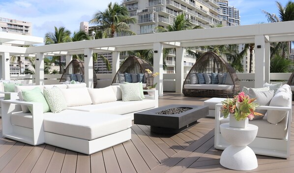 Outdoor pool, sun loungers