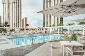 Outdoor pool, pool loungers