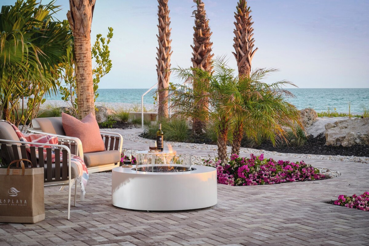 Room, 2 Queen Beds, Accessible, Bathtub (Beachfront Lanai) | Terrace/patio