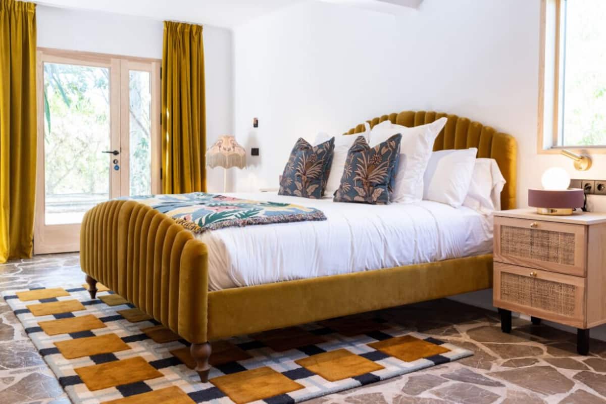 Junior Loft | 1 bedroom, premium bedding, free minibar items, in-room safe