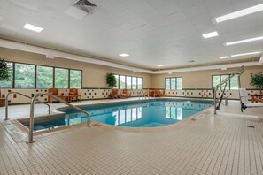 Indoor pool, sun loungers