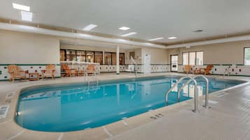 Indoor pool, sun loungers