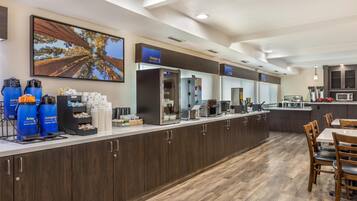 TĂ€gliches inbegriffenes FrĂŒhstĂŒcksbuffet