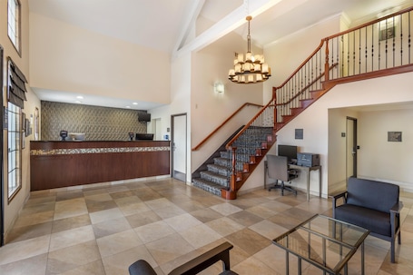 Lobby. Best Western Town & Country Lodge
