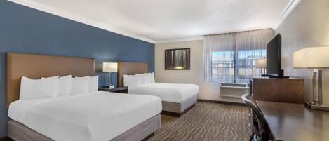 Quarto standard, 2 camas Queen, para não fumantes, geladeira e micro-ondas | Roupas de cama premium, escrivaninha, espaço de trabalho para notebook