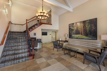Lobby. Best Western Town & Country Lodge