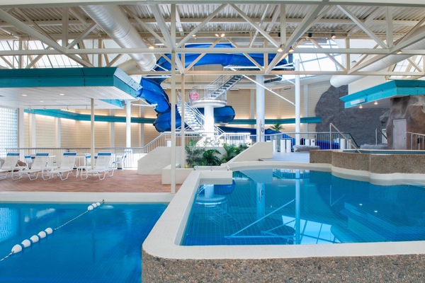 2 indoor pools, open 8:00 AM to 9:00 PM, sun loungers