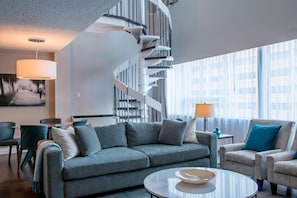 Premium bedding, minibar, in-room safe, desk - Sheraton Cavalier Saskatoon Hotel (Saskatoon)