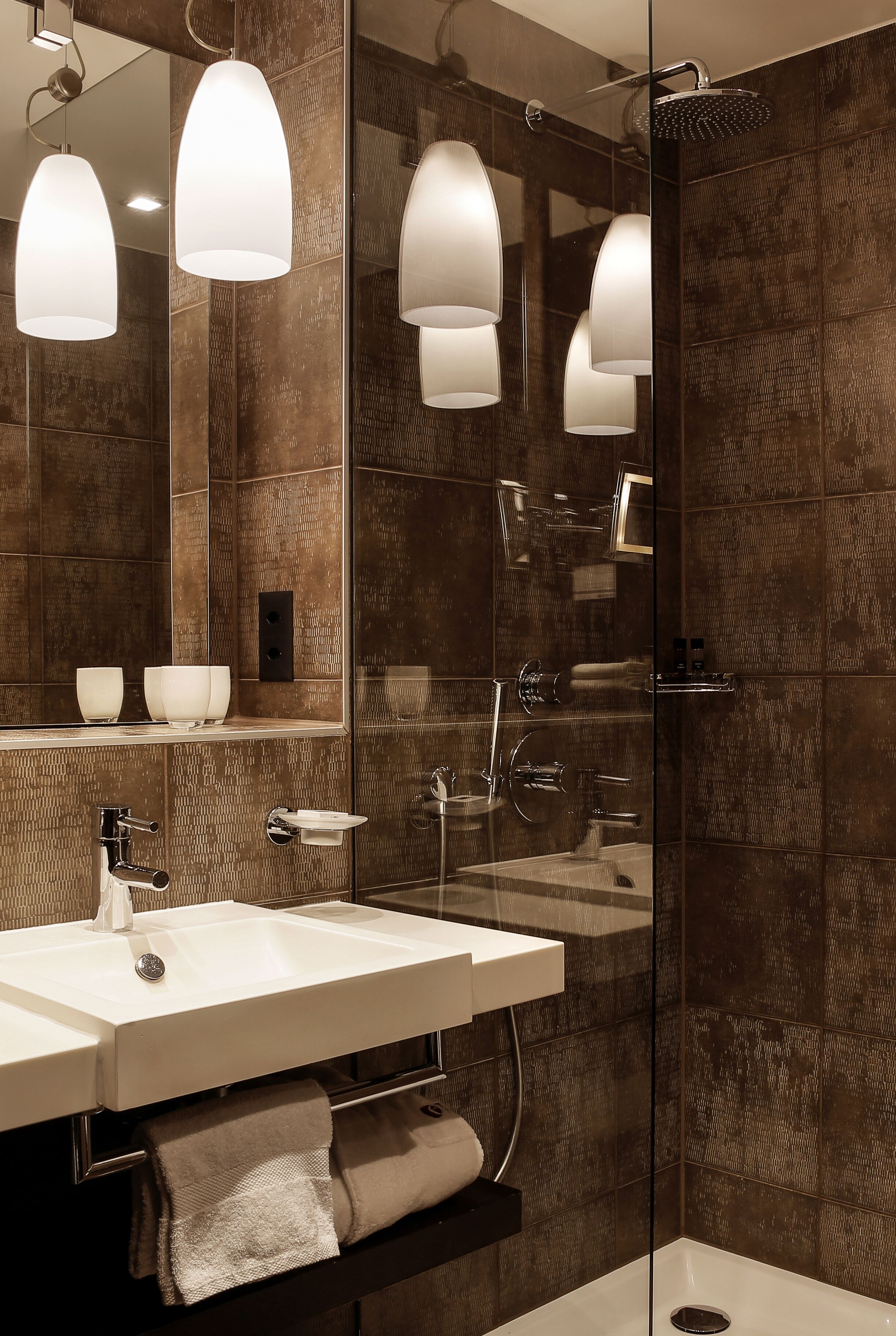 standard single room | bathroom | shower, free toiletries, hair dryer, bathrobes