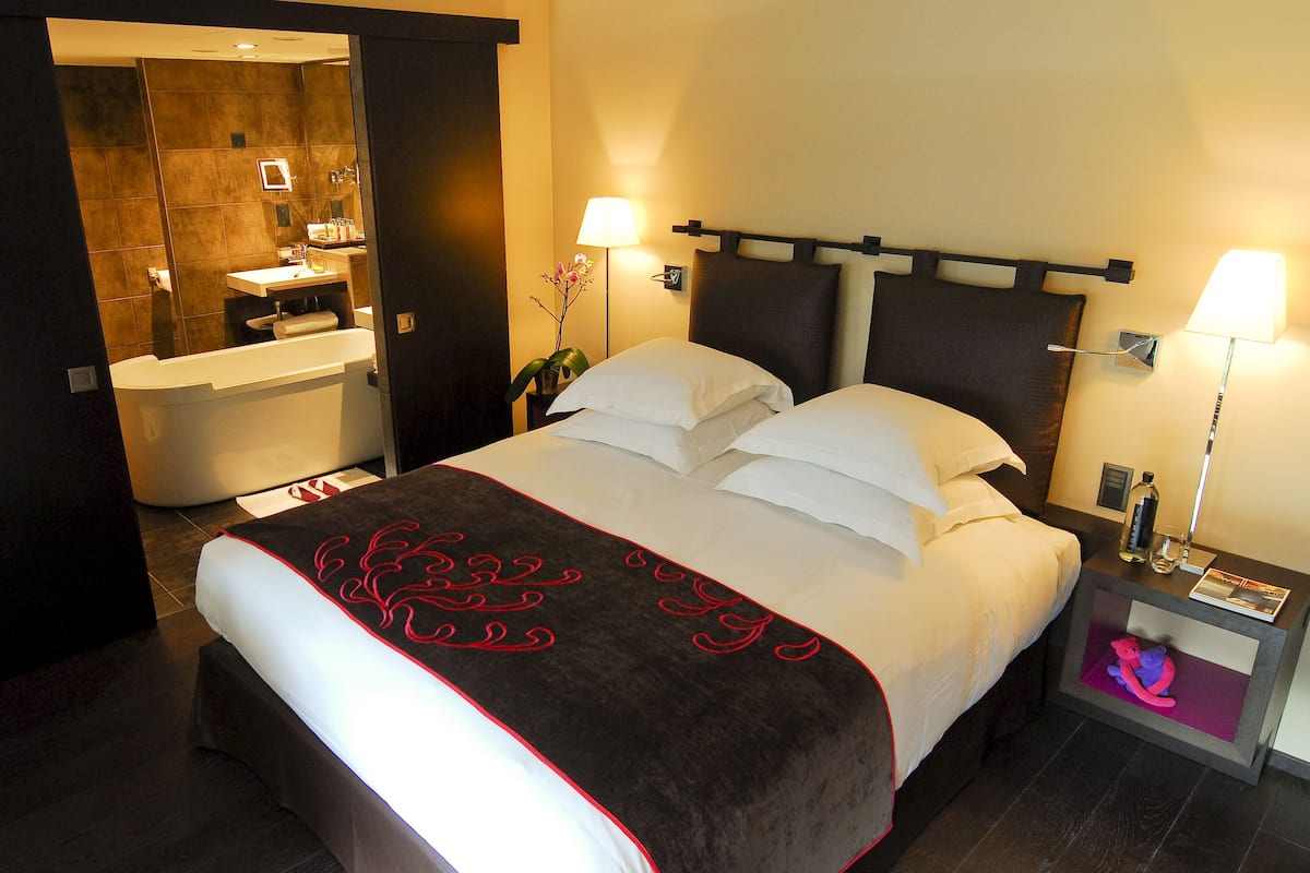 frette italian sheets, premium bedding, minibar, in-room safe