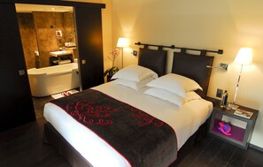Sábanas italianas Frette, ropa de cama de alta calidad y minibar 