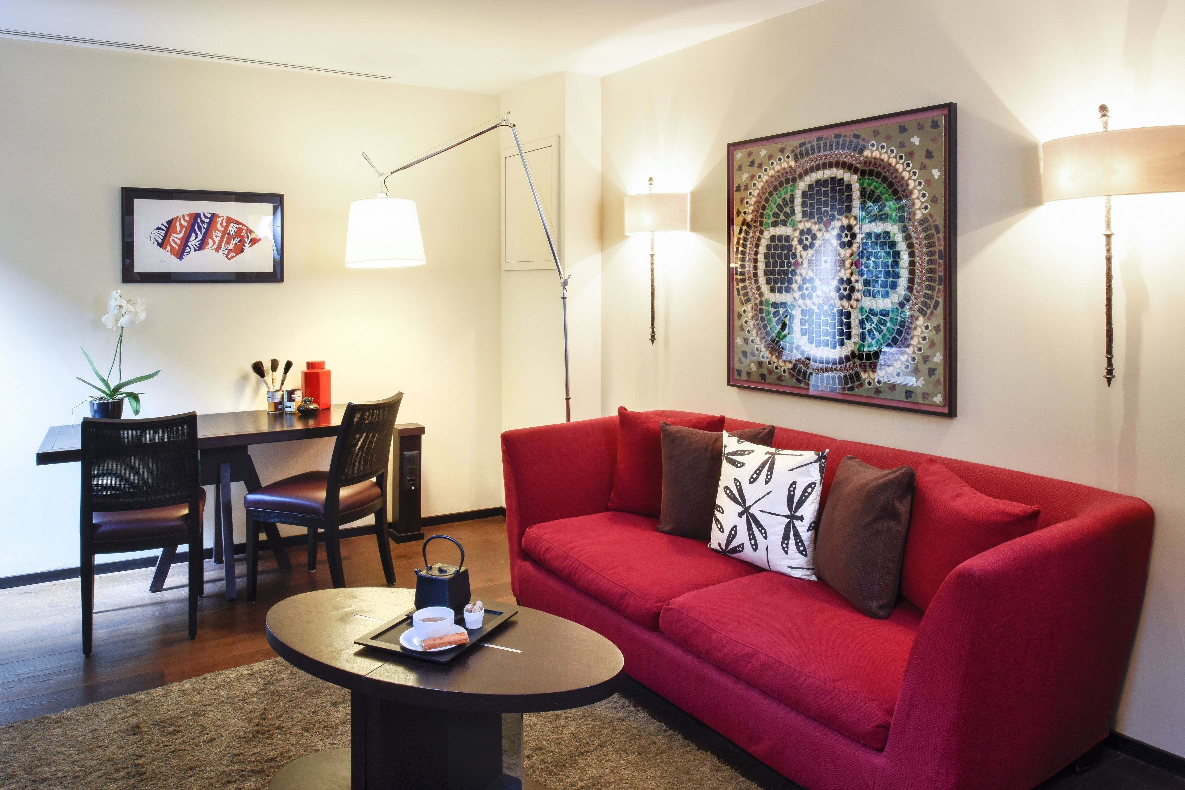 junior suite | living room | flat-screen tv, pay films