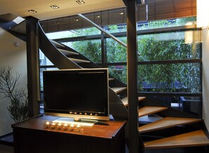 Junior Suite Duplex | Frette Italian sheets, premium bedding, minibar, in-room safe - Eastwest Hotel by Malone (Geneva)