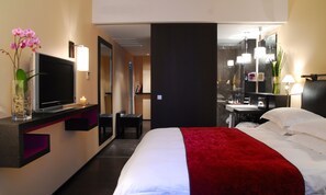 Deluxe Room, 1 King Bed | Frette Italian sheets, premium bedding, minibar, in-room safe - Eastwest Hotel by Malone (Geneva)